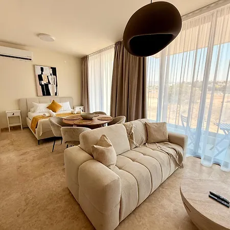 Avalon Gardens B101 - Designer * פאפוס