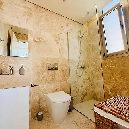 Avalon Gardens B101 - Designer דירה *