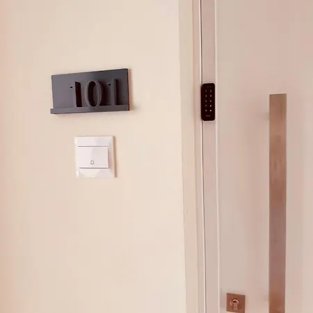 Avalon Gardens B101 - Designer דירה *