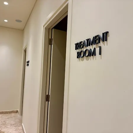 Avalon Gardens B101 - Designer Apartmán