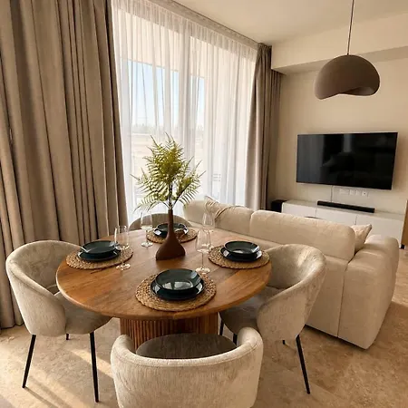 Avalon Gardens B101 - Designer דירה