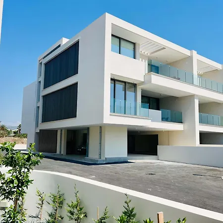 Avalon Gardens B101 - Designer דירה *